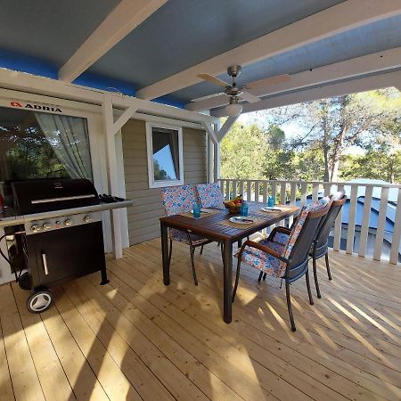 Philomena Mobile Home Camping Pašman Eksteriør bilde