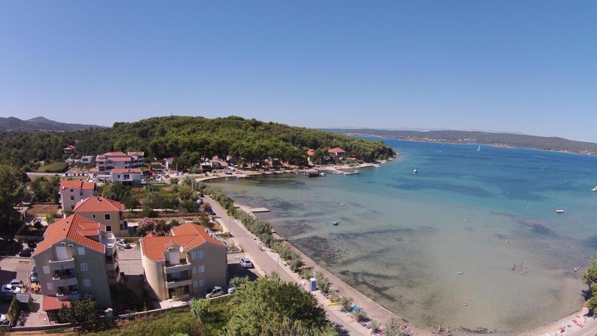 Philomena Mobile Home Camping Pašman Eksteriør bilde